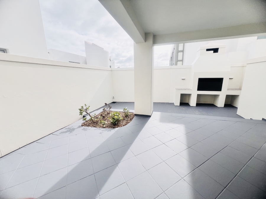 4 Bedroom Property for Sale in Paradise Beach Western Cape